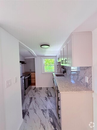 Building Photo - 815 Carpenter Pl
