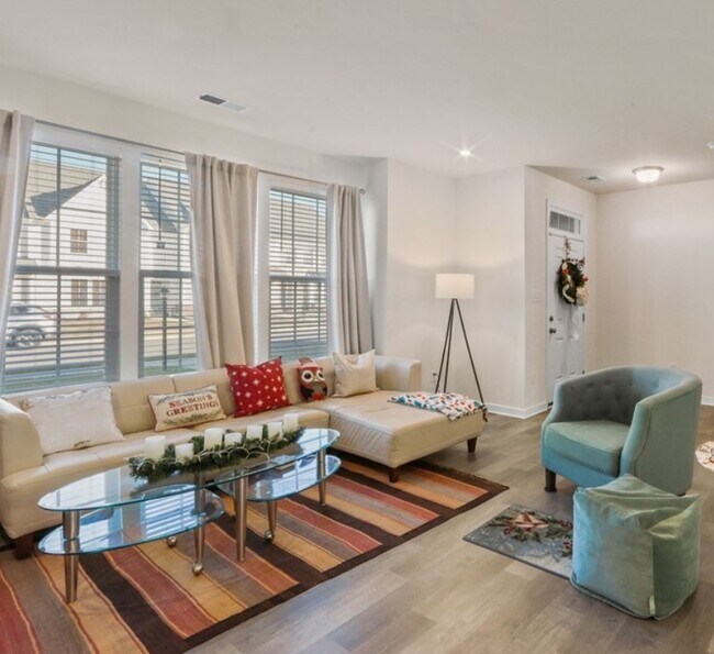 Foto del edificio - 6118 Buntline Ln