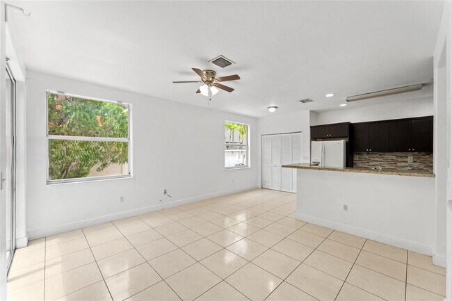 Foto del edificio - Northwest 51st Lane, Doral, FL 33178 - 3 BR 2.5 BA house