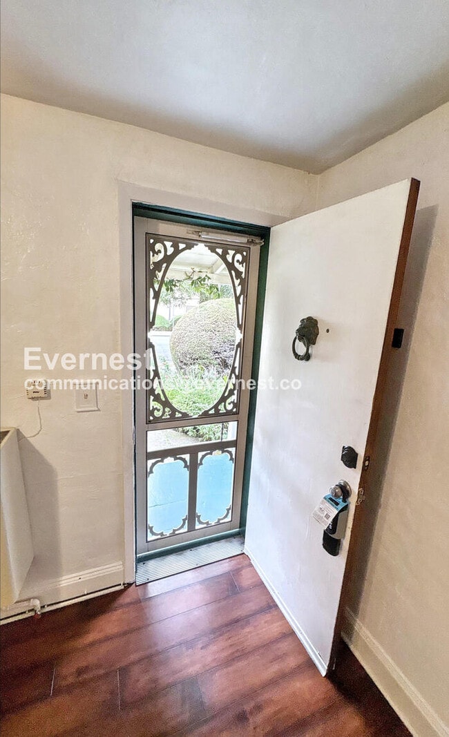 Foto del edificio - 605 E Santa Inez Ave