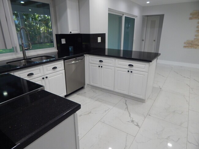 Foto del edificio - 8301 Wilton Dr