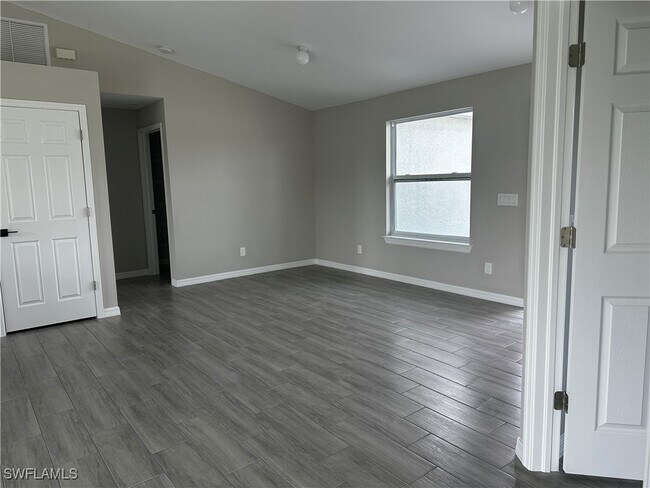Foto del edificio - 832 Hoosier St E