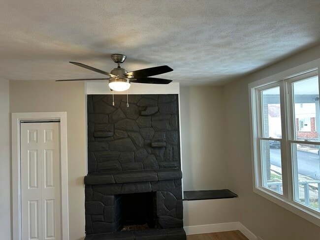 Building Photo - 523 Franklin Ave