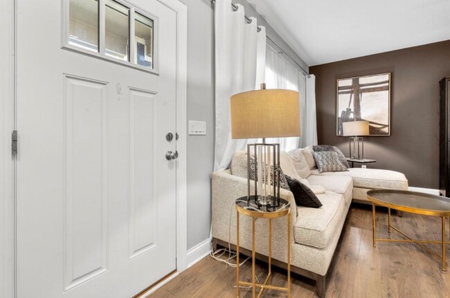 Building Photo - 1410 SW Pleasant Ln