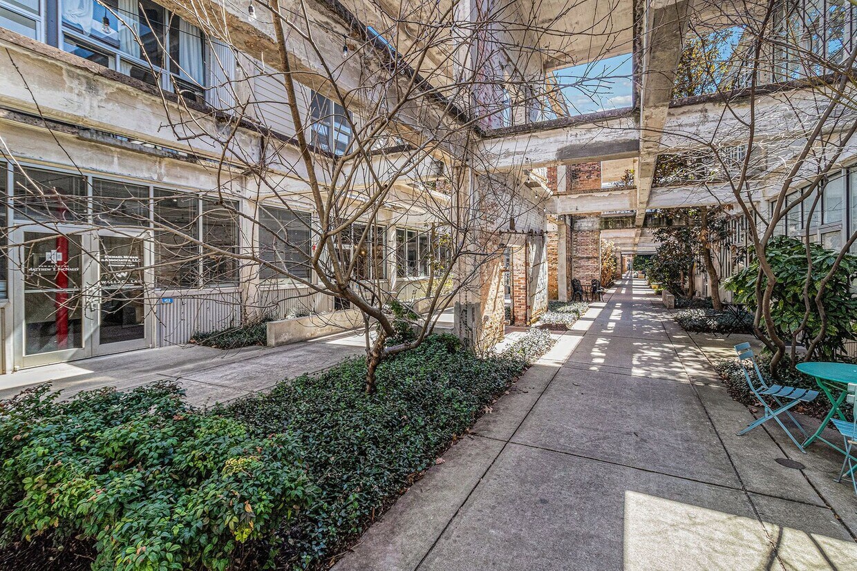 Foto principal - 659 Auburn Ave NE
