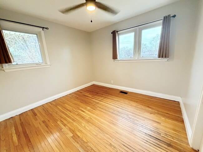 Building Photo - 31 Tunis Ave