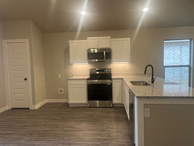 Foto del edificio - 3 bed 2 bath - Frenship ISD
