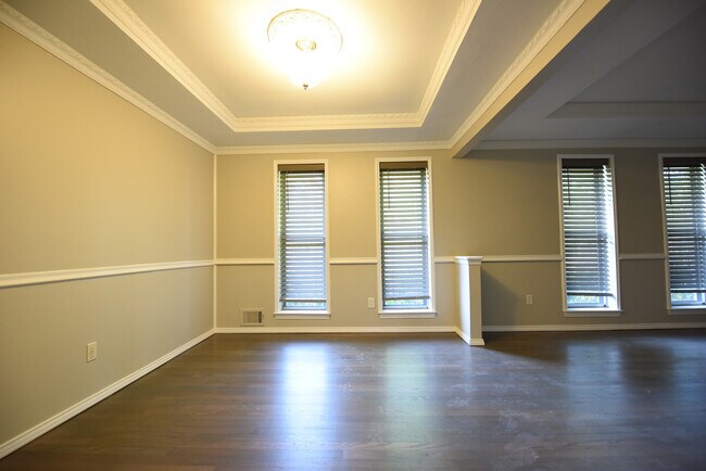 Building Photo - Remodeled Unit ready for rent!