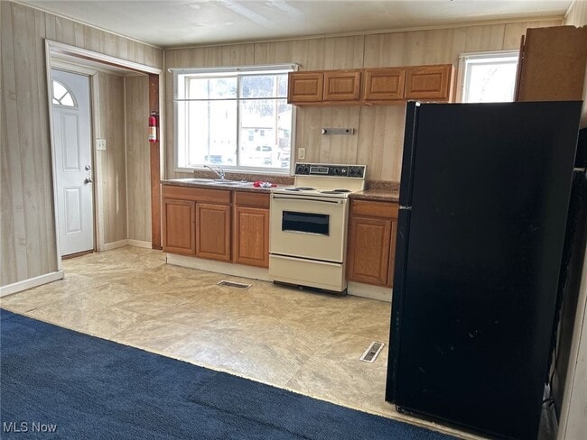 Building Photo - 1120 Main St