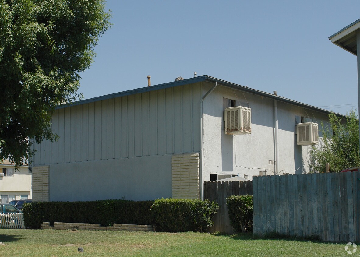 Building Photo - 549 Penrose Dr
