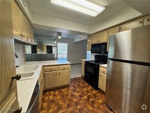 Building Photo - 3109 Pinehurst Dr
