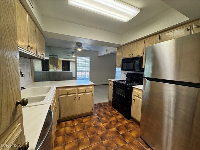 Building Photo - 3109 Pinehurst Dr
