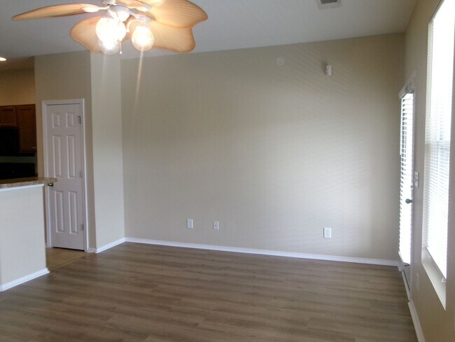 Foto del edificio - 3 bedroom, 3 bath townhome in Kiskadee Parke