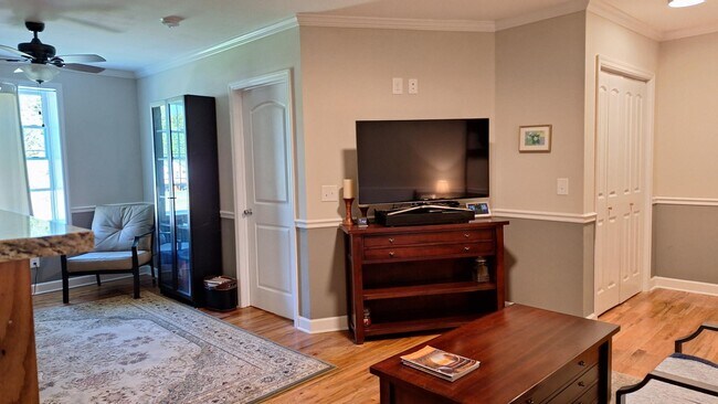 Foto del edificio - 23 E Second St - Apartment 2