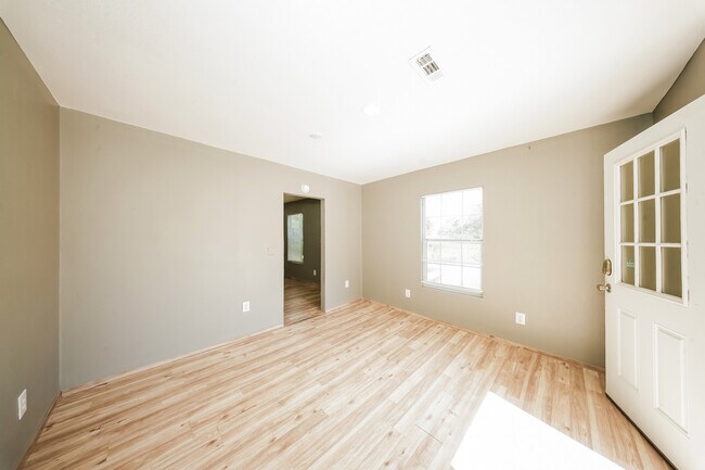 Foto del edificio - 906 SW G Ave