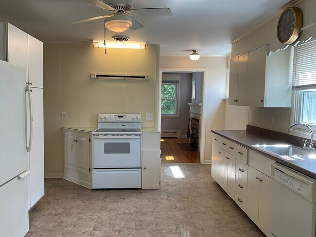 Building Photo - Cape Cod Home for Rent