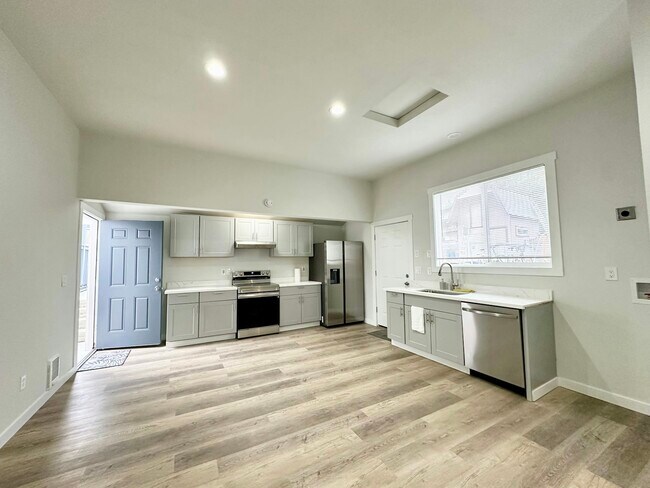Building Photo - 5158 S 170th St