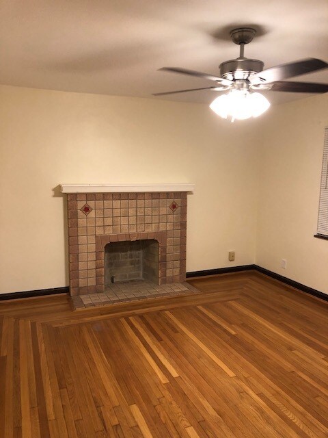 Amplia sala de estar - 3821 Delmar Ave