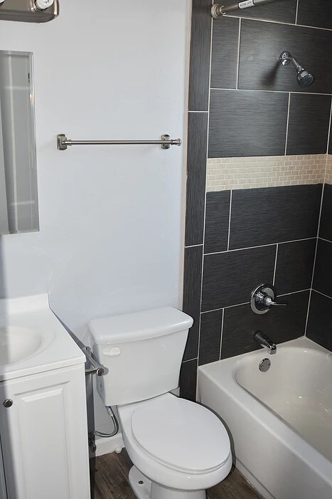 Baño - Studios on Roosevelt