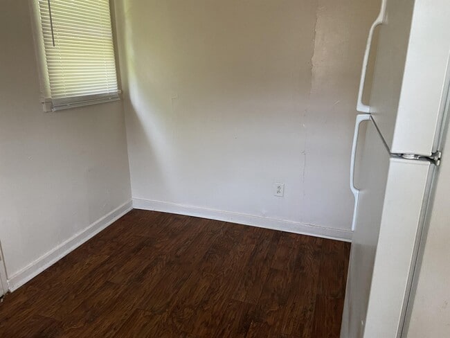 Building Photo - 2416 Knox Dr