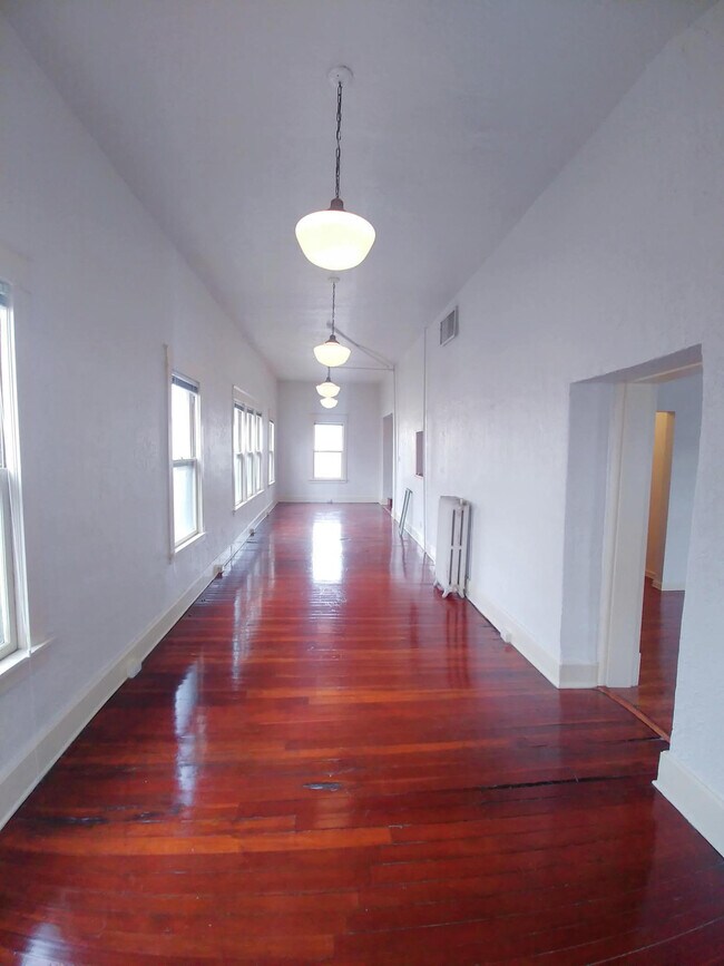Foto del edificio - 421 Broadway Blvd SE