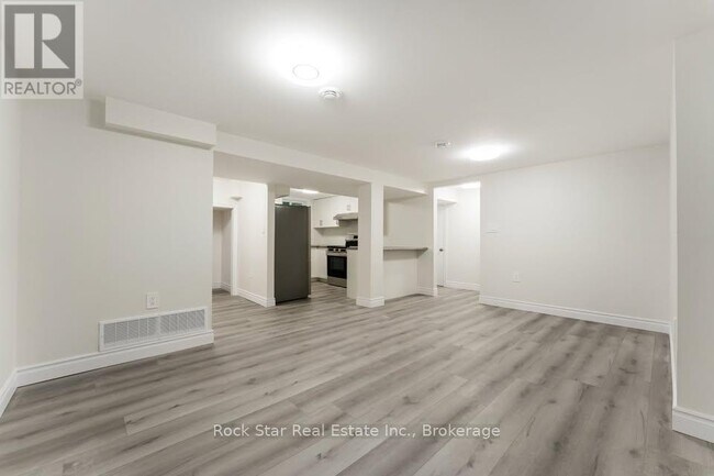 Building Photo - 10 Cullen Dr