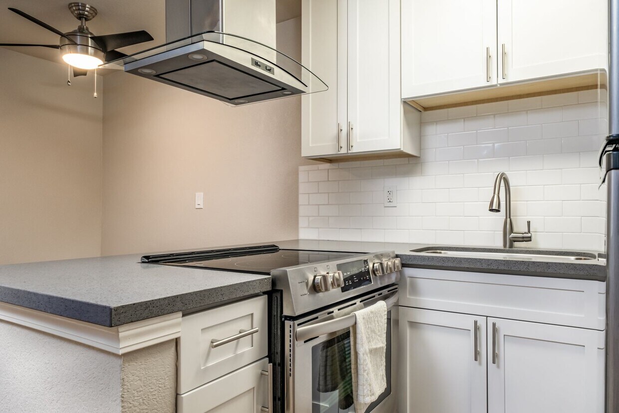 Foto principal - Fully remodeled studio apartment in gated ...