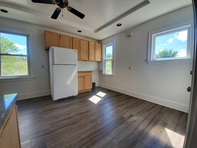 Kitchen - 401 Morgan Ave N