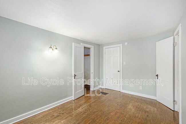 Building Photo - 346 Quimby St NE