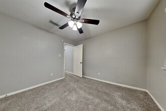 Building Photo - 13202 Ravensway Dr