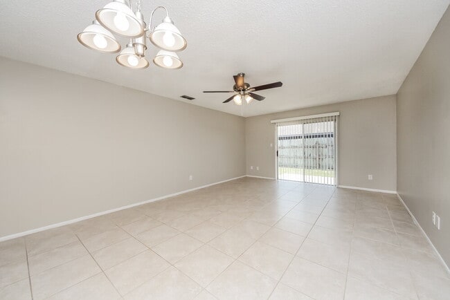 Building Photo - 3210 Tomahawk Dr