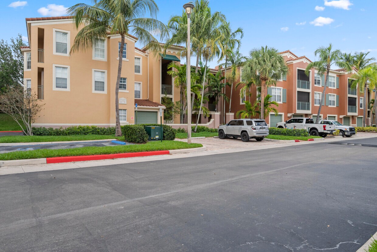 11770 St Andrews Place Unit 203, Wellington, FL 33414 Condo for Rent