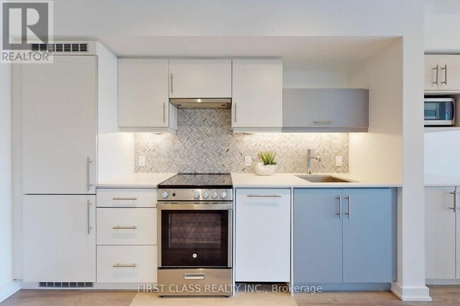 Building Photo - 181 Huron St