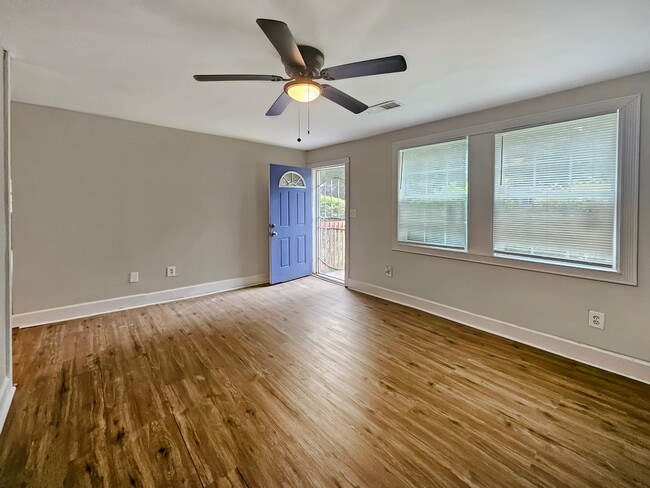 Building Photo - 382 Cologne Dr SE
