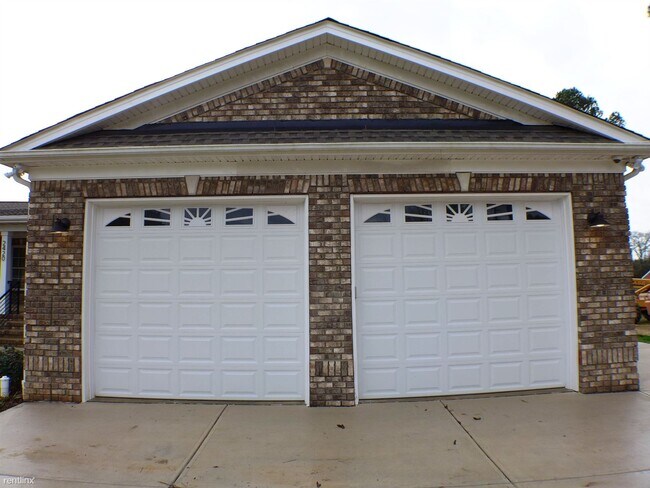 Foto del edificio - 3 br, 3 bath House - 2420 New Bethel Churc...