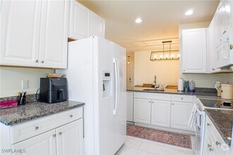 Building Photo - 15851 Portofino Springs Blvd