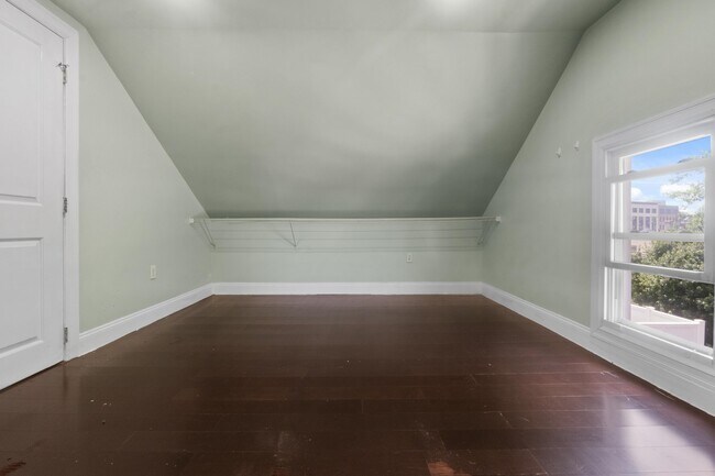 Building Photo - 271 Cator Ave