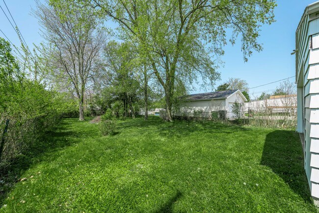 Building Photo - 1282 Summit Dr