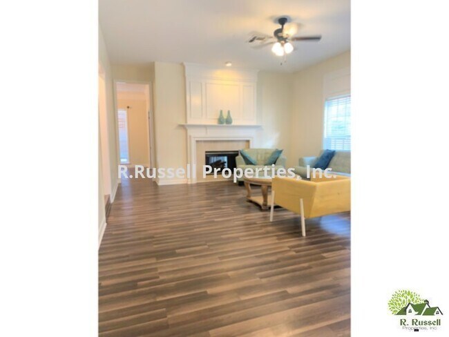 Foto del edificio - Pool Home!!! 4 bedrooms and 2.5 bath singl...