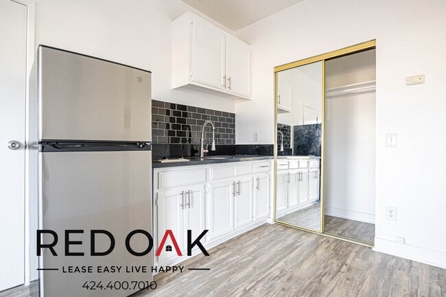 Foto del edificio - 744 Beacon Ave