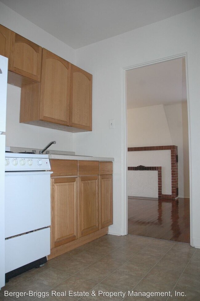 Building Photo - 310 Mulberry St NE