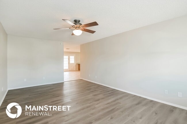 Building Photo - 2255 E Gable Ave