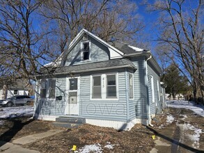 Building Photo - 415 Adams St