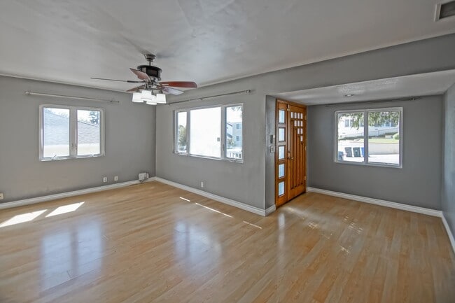 Building Photo - 2809 Carlsbad St