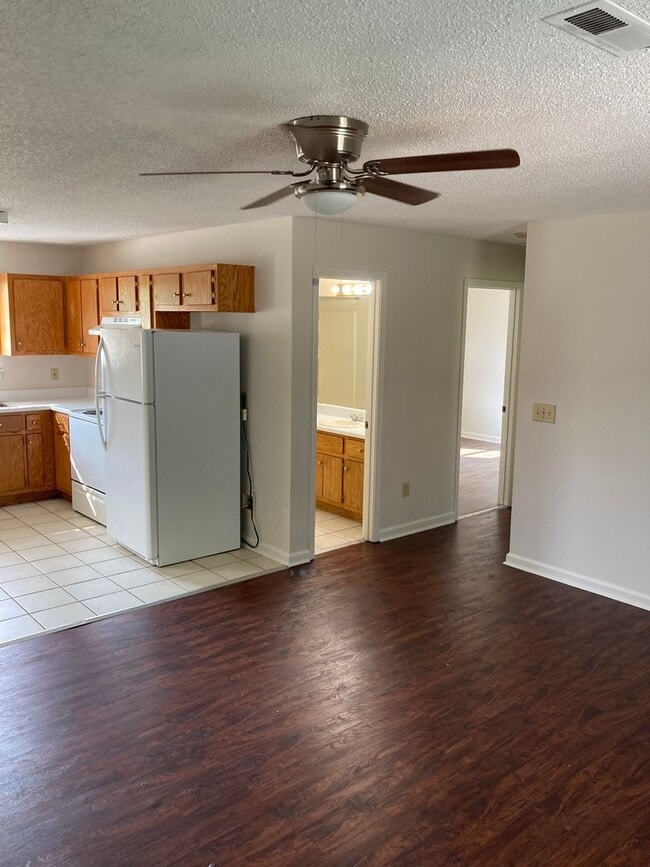 Building Photo - 2/1 Apartment in East Rome- $950