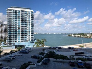 Building Photo - 7601 E Treasure Dr