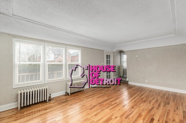Foto del edificio - 3 BEDROOM | 2 BATH | FREE PRE SCREEN