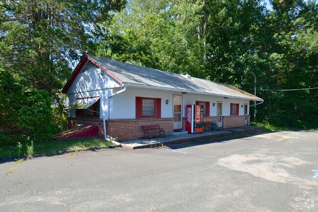 Building Photo - 480 Southampton Rd