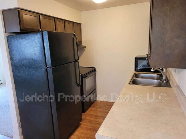 Building Photo - Oak Manor Apartments
