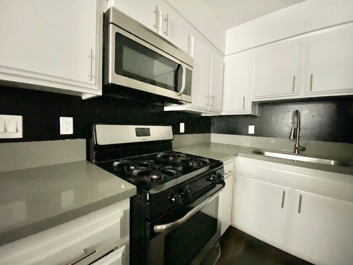Primary Photo - 3210 Andrita St